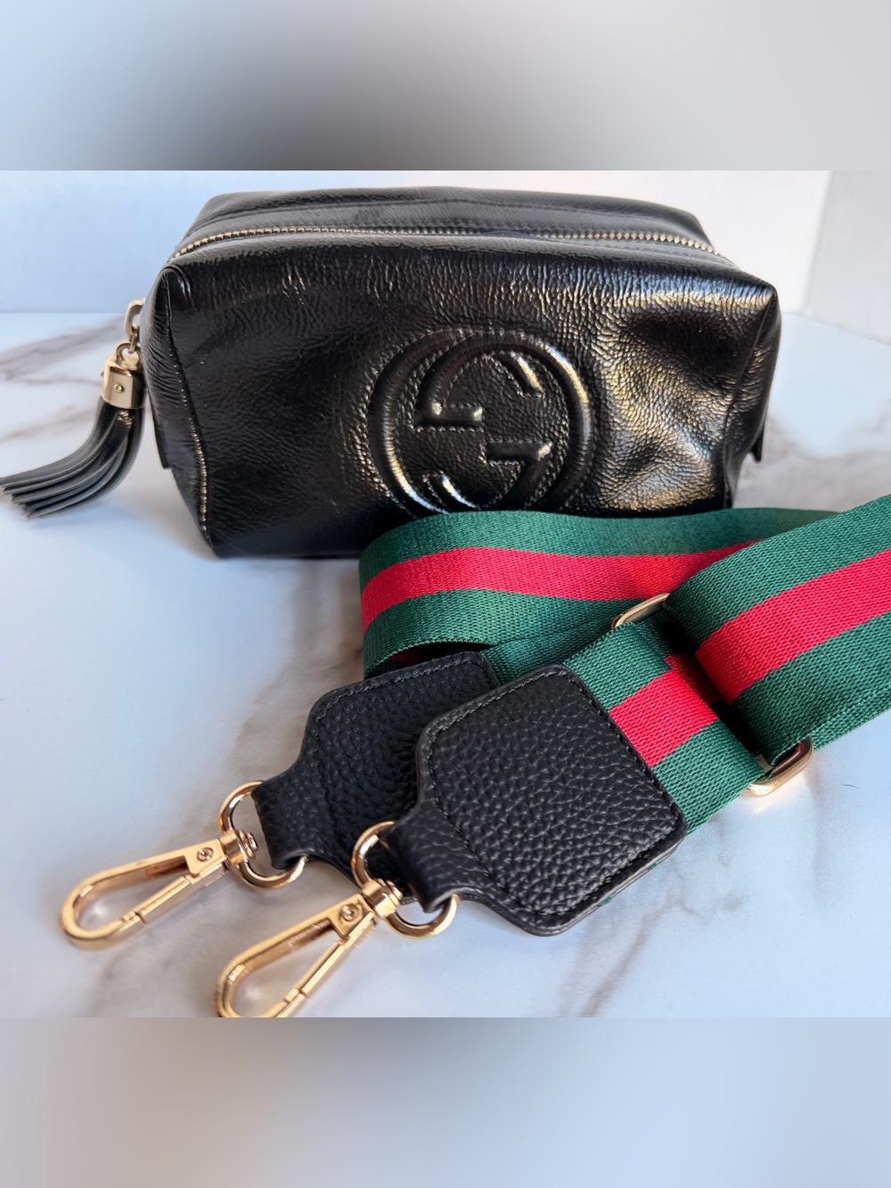 Authentic Gucci Soho leather handbag w/COA